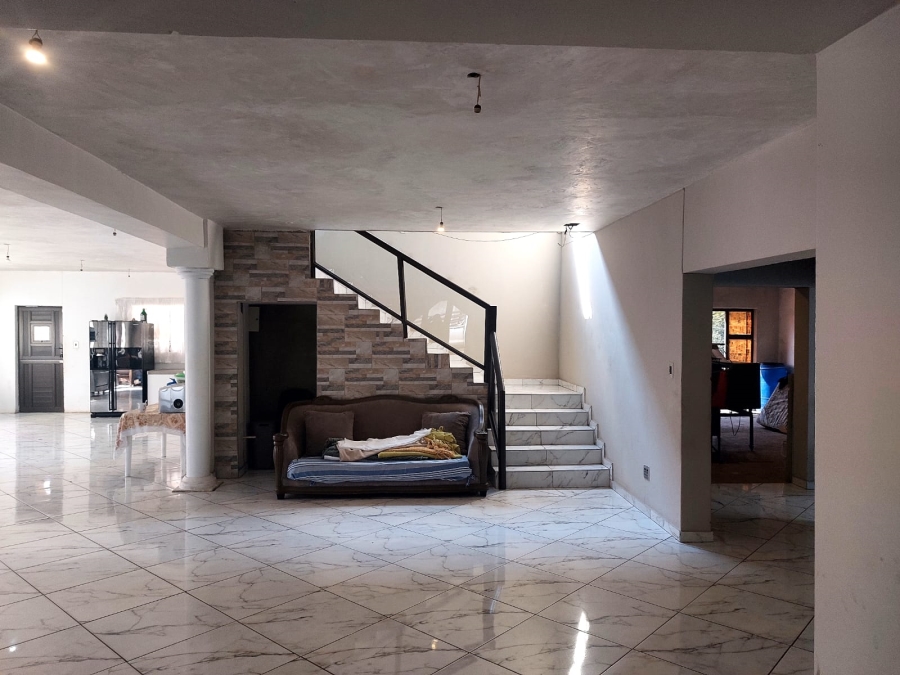 5 Bedroom Property for Sale in Oos Einde North West